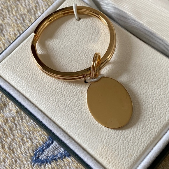 Small Plain Gold Electroplate Oval Keyring - Picture 4 of 16